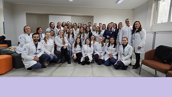 Enfermagem da URI realiza visita técnica ao serviço de hemodiálise do Santa Terezinha