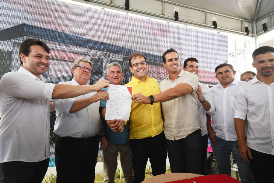 Governador João Azevêdo entrega obras e anuncia novos investimentos em Piancó