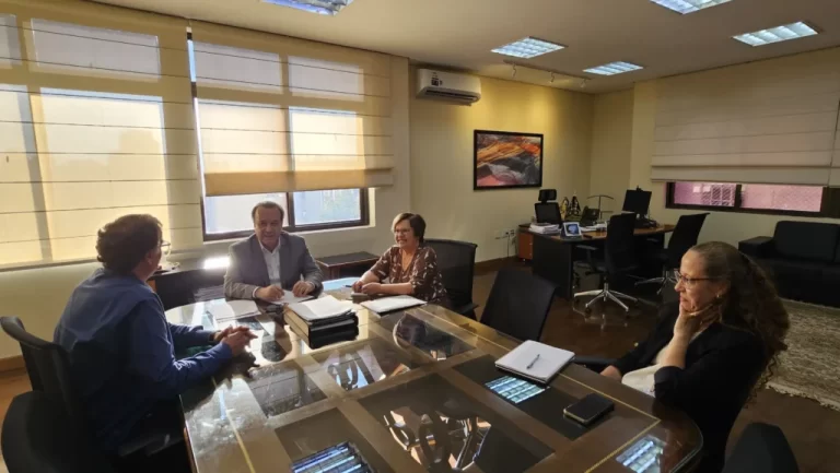 Prefeito Toninho Bellini visita Secretaria Estadual de Saúde e convênio para hemodiálise avança